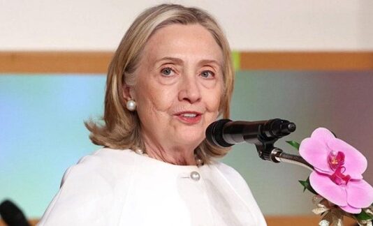 Hillary Clinton pide audiencia televisada sobre caso Epstein