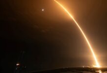 Cohete se estrella en la Luna