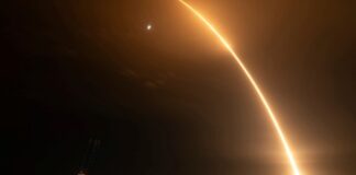 Cohete se estrella en la Luna