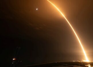 Cohete se estrella en la Luna