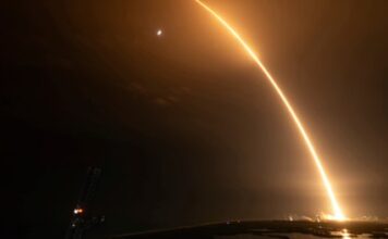 Cohete se estrella en la Luna
