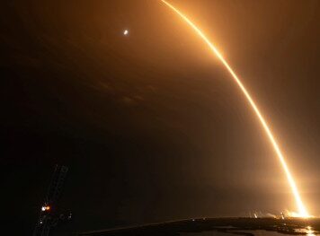 Cohete se estrella en la Luna