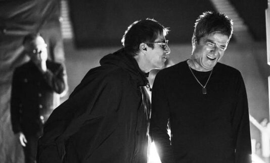 Documental de Oasis llega a México
